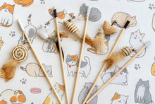 Cargar imagen en el visor de la galería, Varita Juguete con Cascabel Madera Diseño Surtido x 1Un