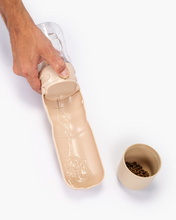 Cargar imagen en el visor de la galería, Botella Comedero y Bebedero Portátil