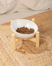 Cargar imagen en el visor de la galería, Comedero Individual Inclinable Bambú 19*19*12